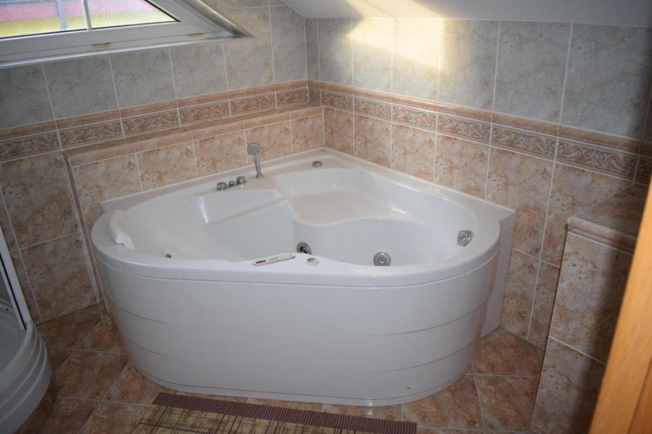 Comenius Apartments - Apartmány na rohu Svidnik Esterno foto
