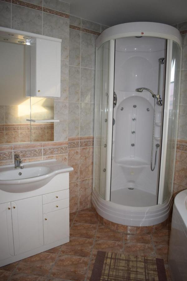 Comenius Apartments - Apartmány na rohu Svidnik Esterno foto