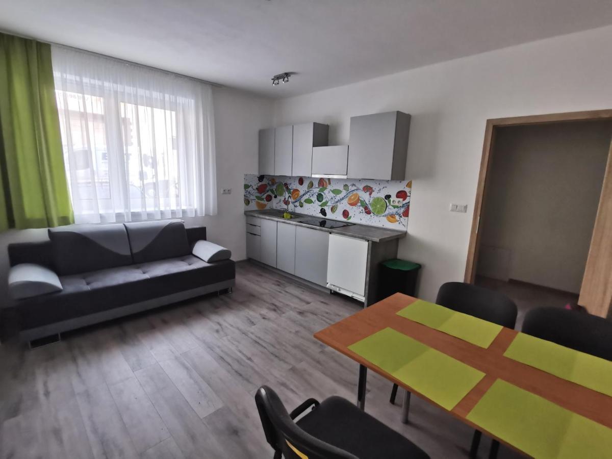 Comenius Apartments - Apartmány na rohu Svidnik Esterno foto