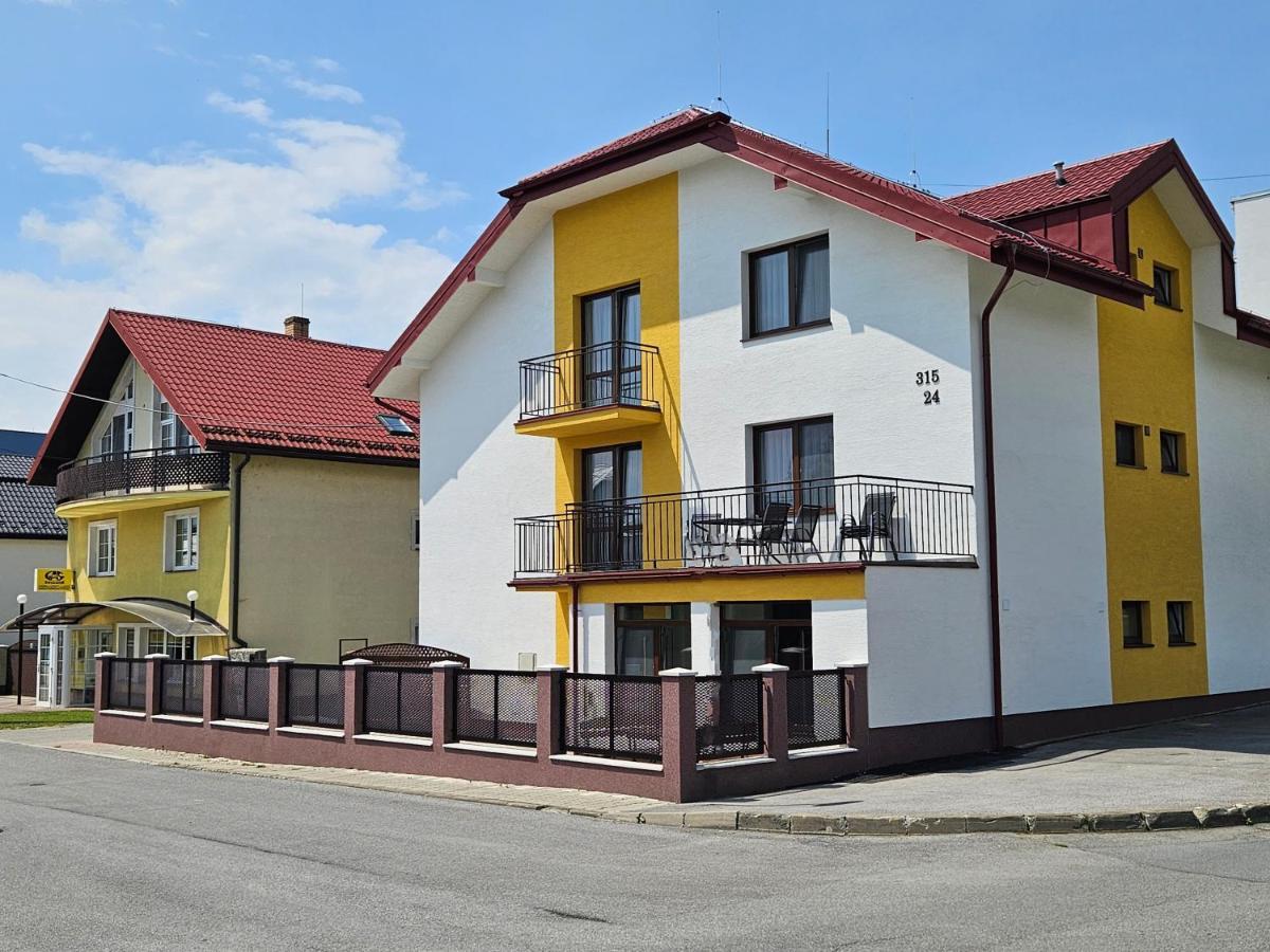 Comenius Apartments - Apartmány na rohu Svidnik Esterno foto