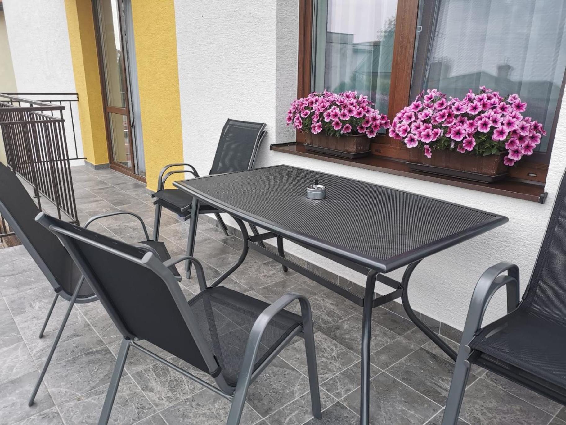 Comenius Apartments - Apartmány na rohu Svidnik Esterno foto
