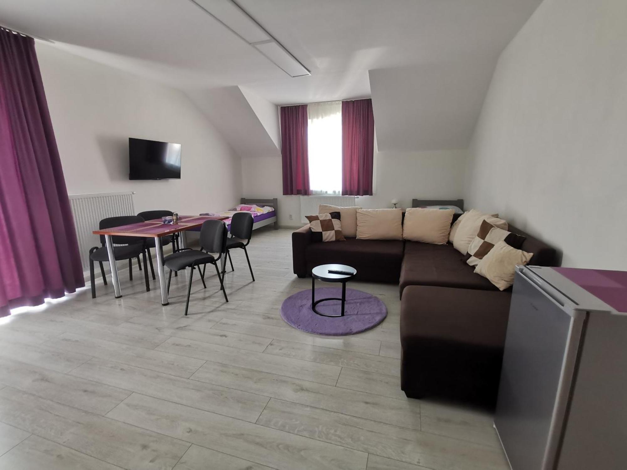 Comenius Apartments - Apartmány na rohu Svidnik Esterno foto