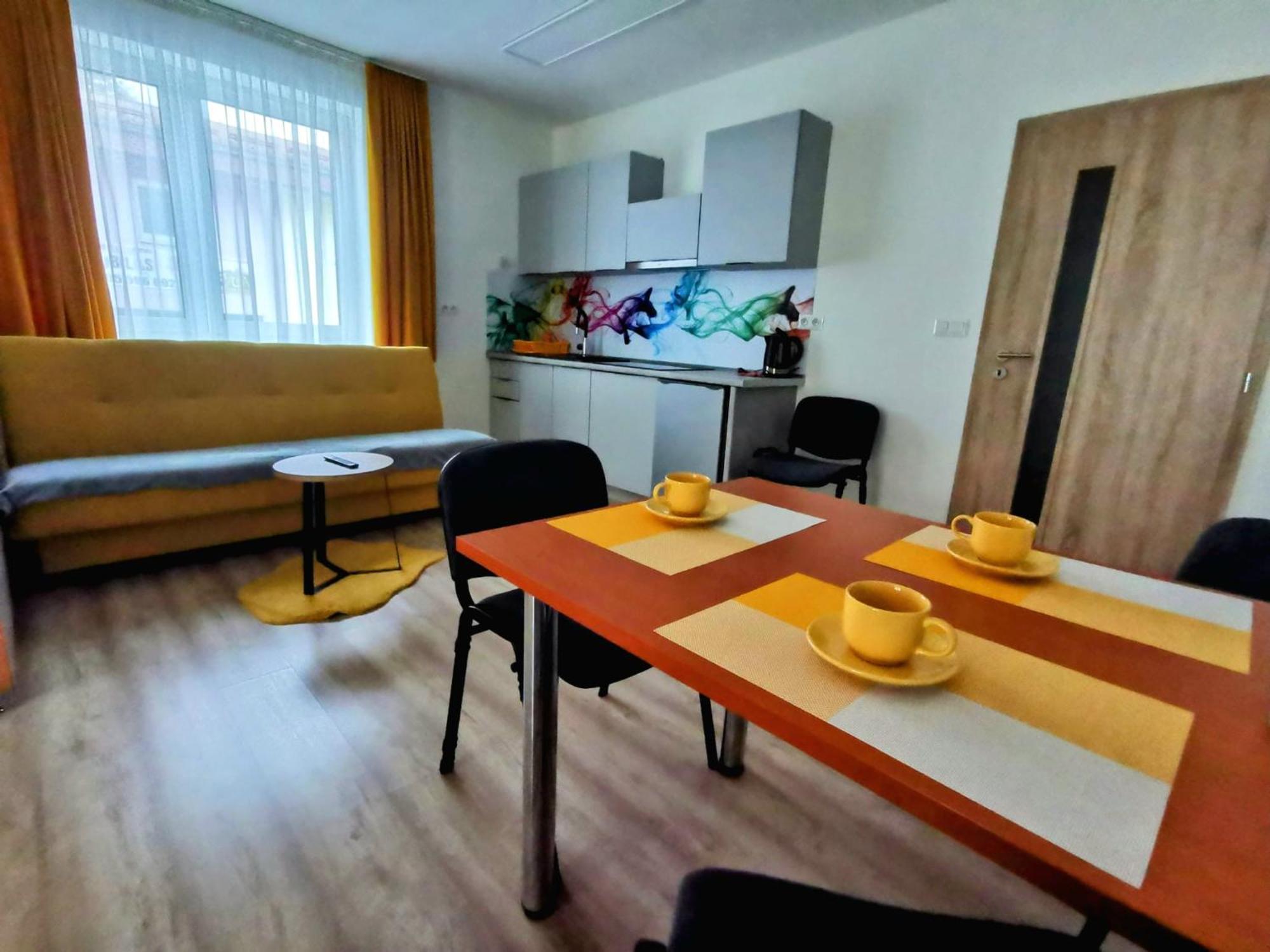 Comenius Apartments - Apartmány na rohu Svidnik Esterno foto